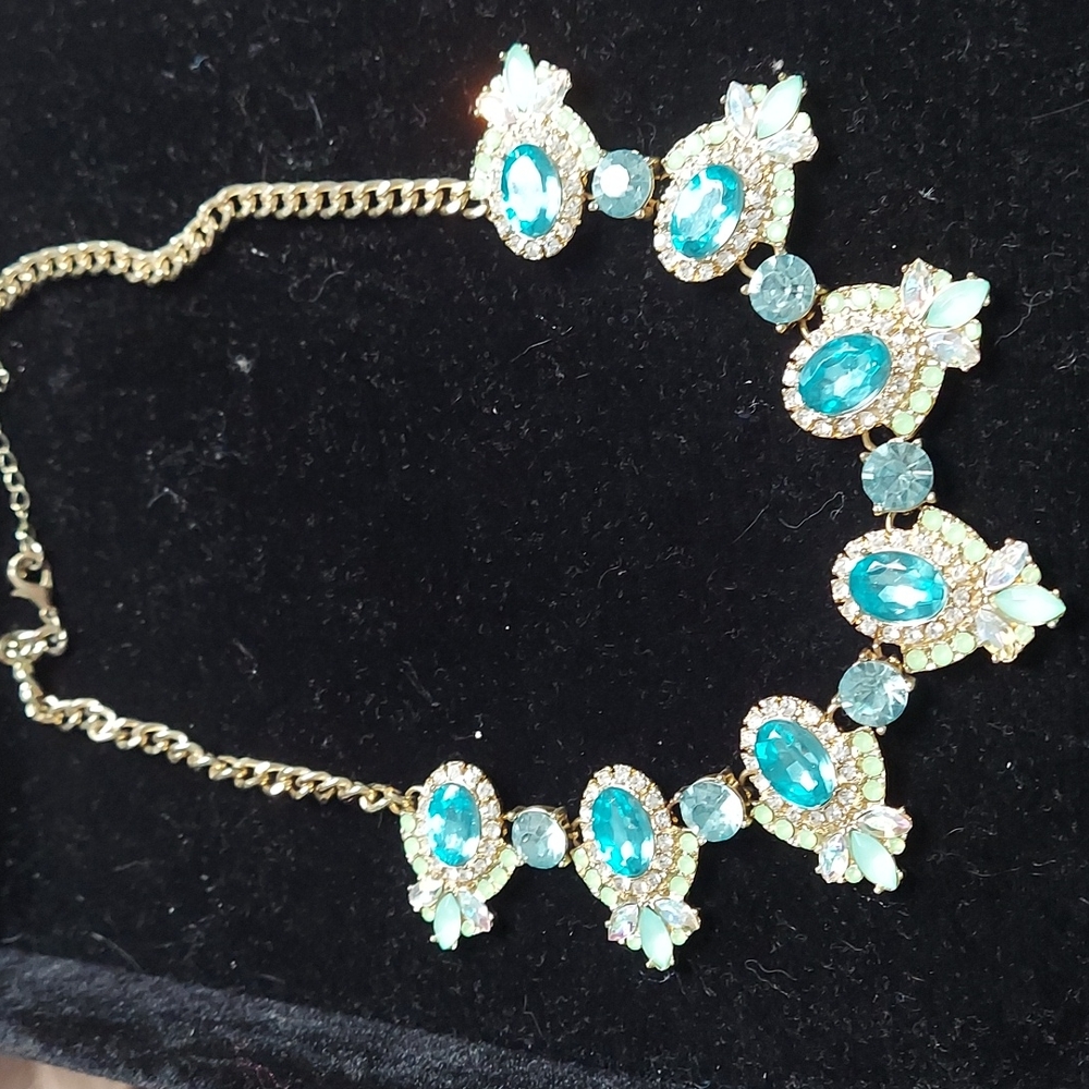 Sparkly necklace